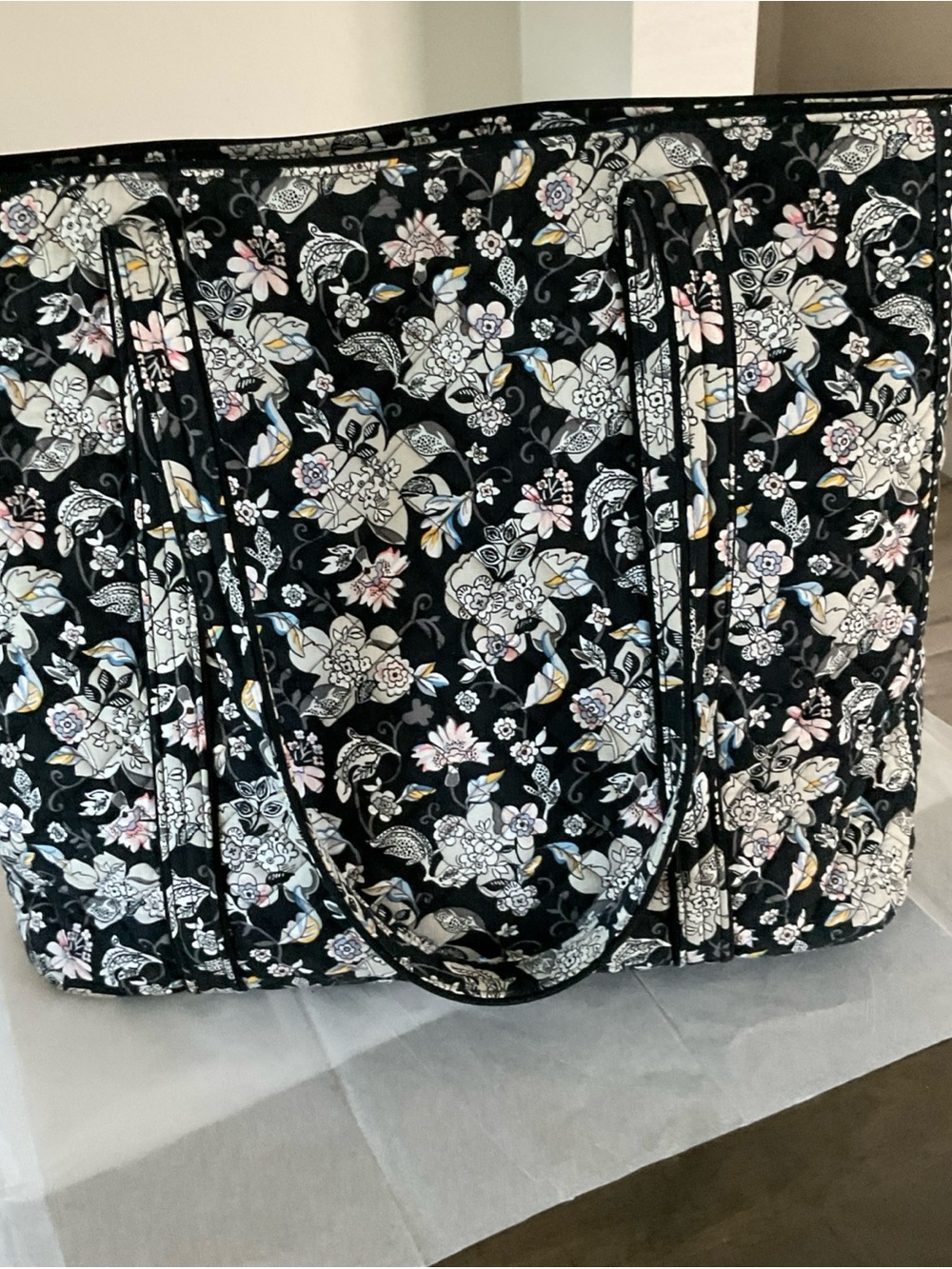 Vera Bradley Blk/White Holland Garden Large Tote Bag - Picture 8 of 9
